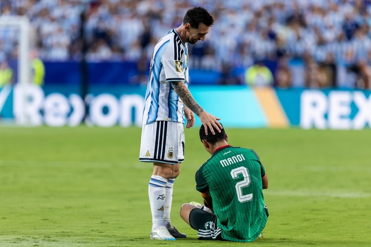 阿尔及利亚足协就梅西犯规未受红牌处罚向FIFA提出申诉