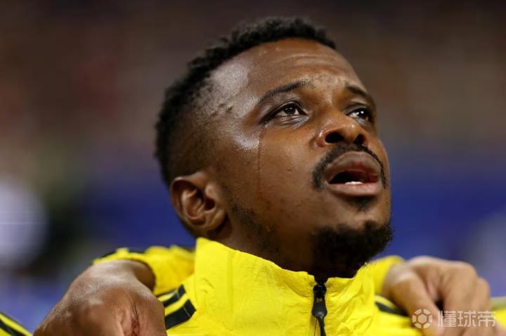 南非世界杯球员莫科纳泪洒赛场：思念亲人，仍怀有出线希望