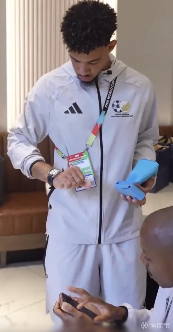 南非足球队在世界杯中荣获豪华珠宝奖励，每位球员价值超5万美元