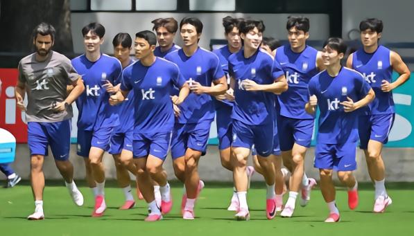 韩国队输球不低落，球员心态轻松恢复训练