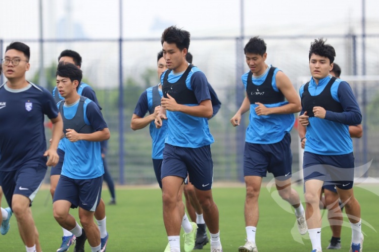 经过了短暂休整，武汉三镇一线队今日收队集结