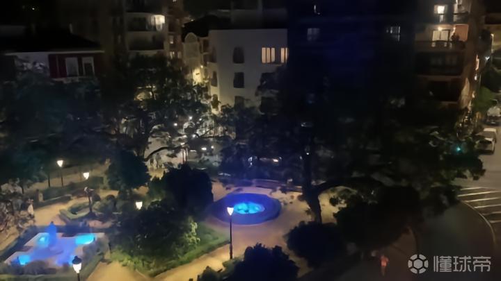 马拉加市民众热烈庆祝重返西甲，狂欢夜持续至黎明