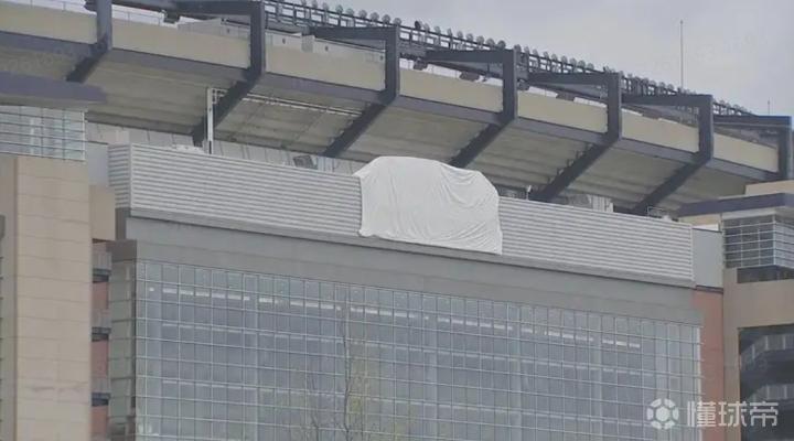 吉列体育场标志被误传为剃须泡沫遮挡，揭秘背后营销真相