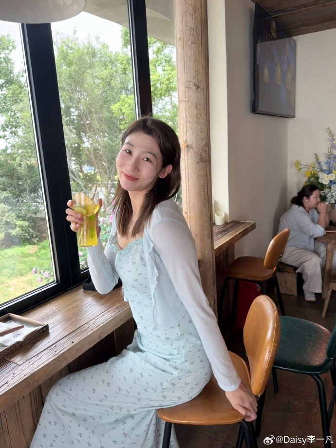 北京女篮球员李一凡晒照：好朋友是这条路上最治愈的解药