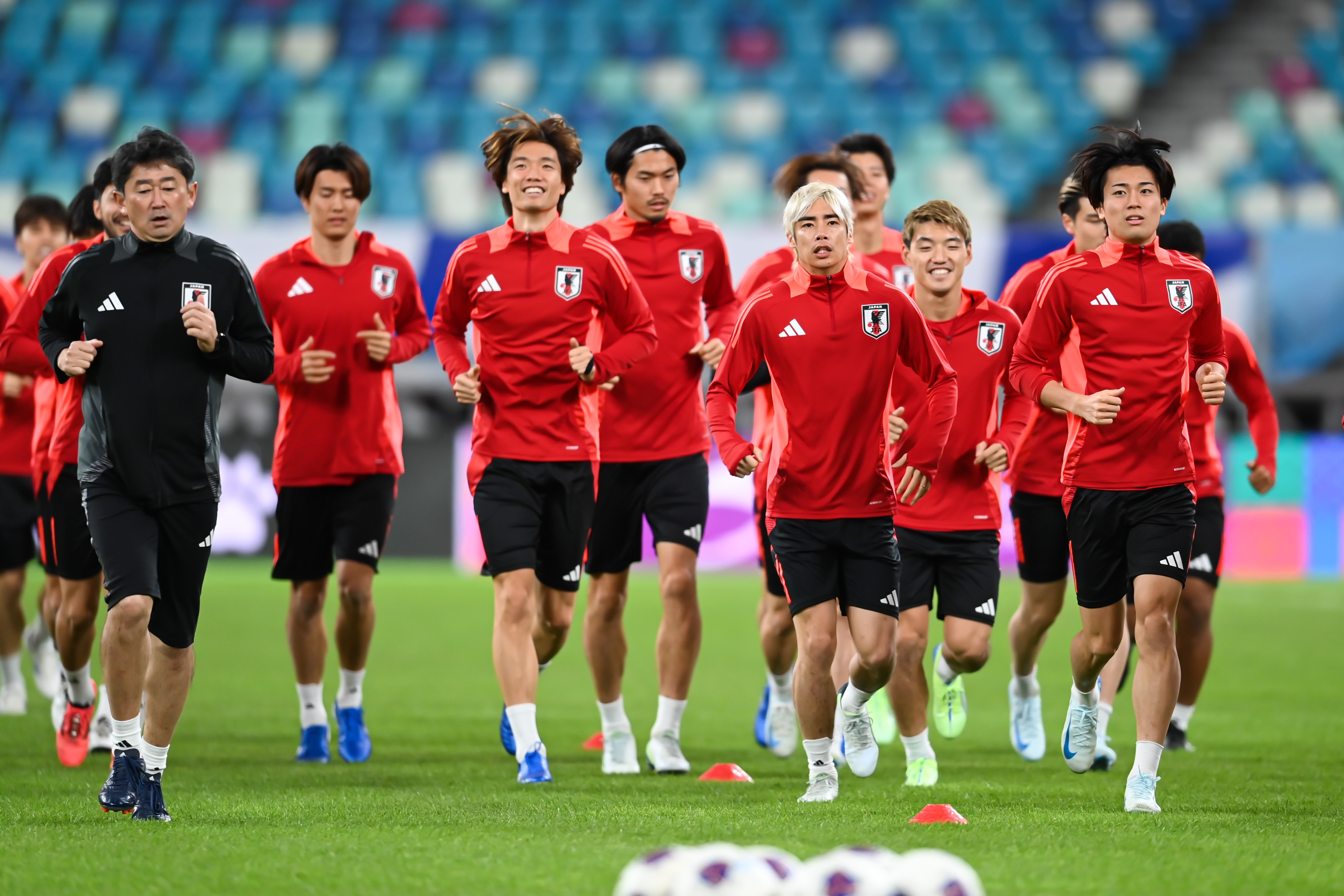 内部教学赛日本2-1击败日本U19，盐贝健人和铃木淳之介进球