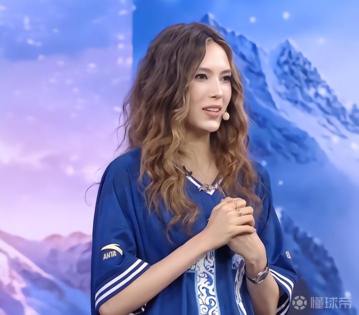 谷爱凌亲临纽约观战世界杯决赛，看好法国与西班牙会师