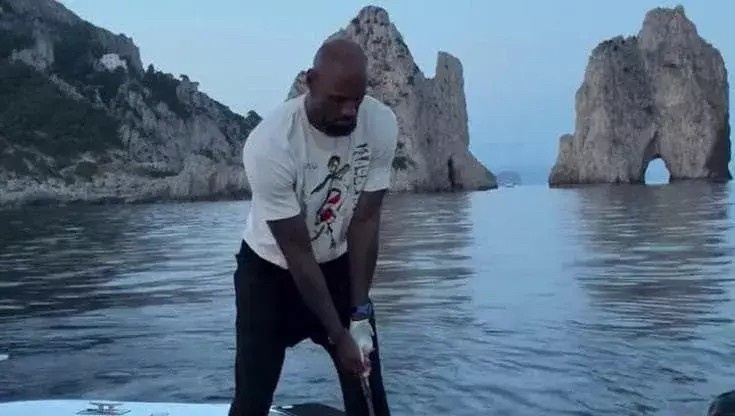 意媒：老詹海中挥杆引争议 环保材质高尔夫球不会对生态造成伤害