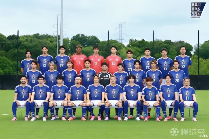 日本国家队全队合影曝光：板仓滉、堂安律前排C位显眼
