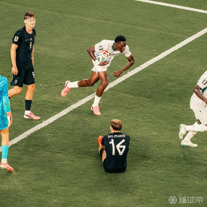 世界杯赛场上的坚韧与遗憾：塞内加尔前锋萨尔赛后发声