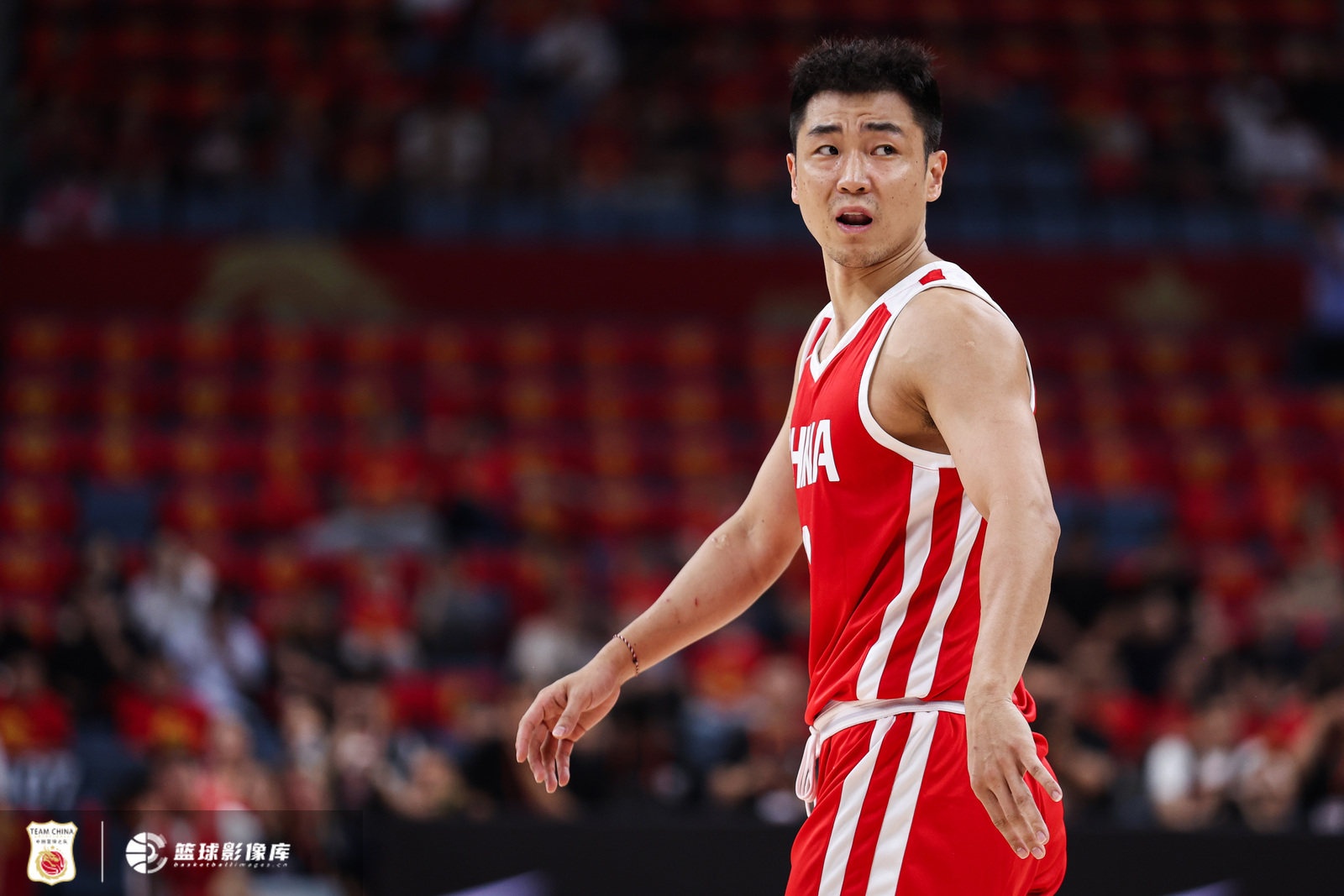 中国男篮热身赛再胜荷兰，杨瀚森适应过程需时，高诗岩带伤出色表现