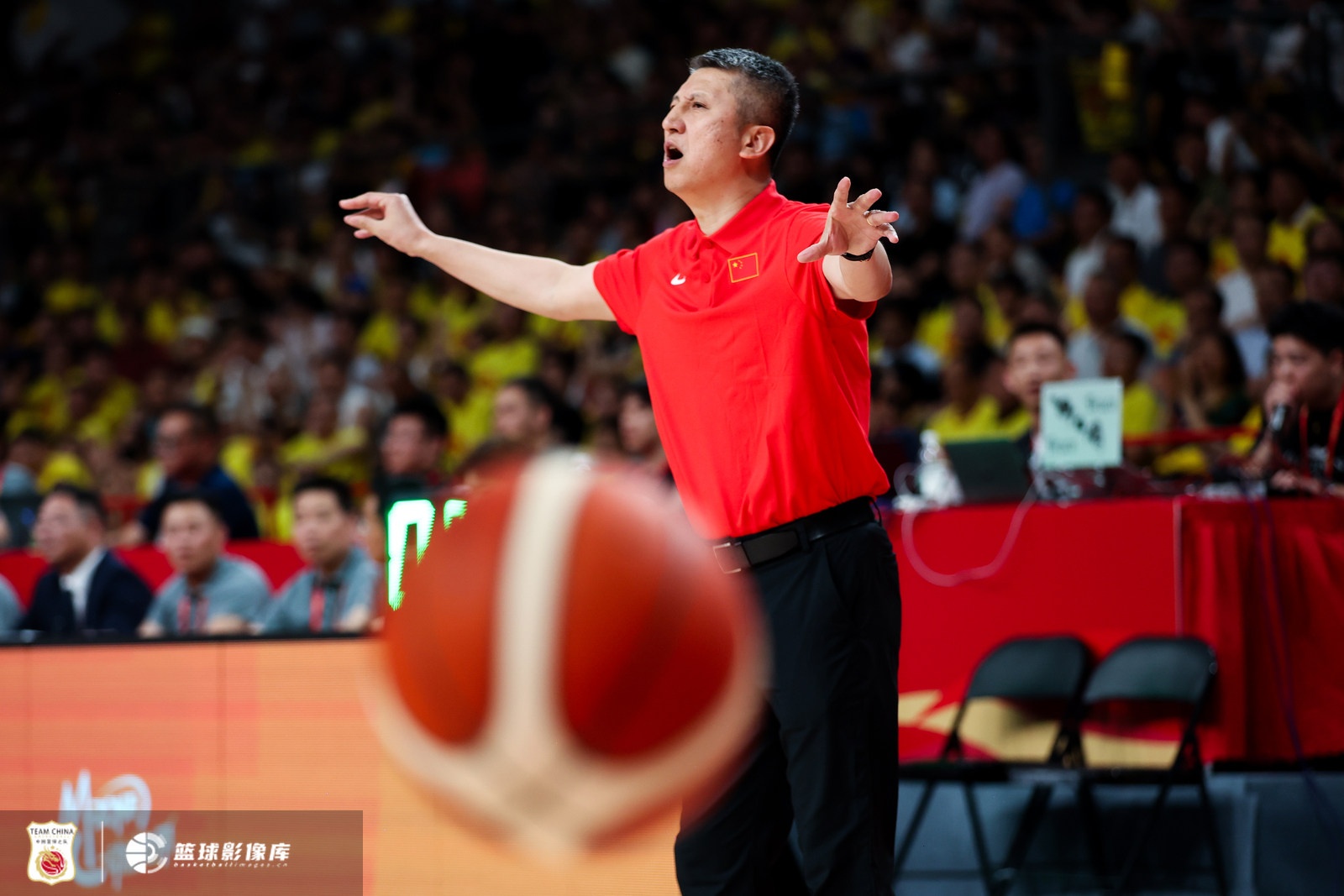 中国男篮热身赛暴露战术问题，杨瀚森或需适应新角色