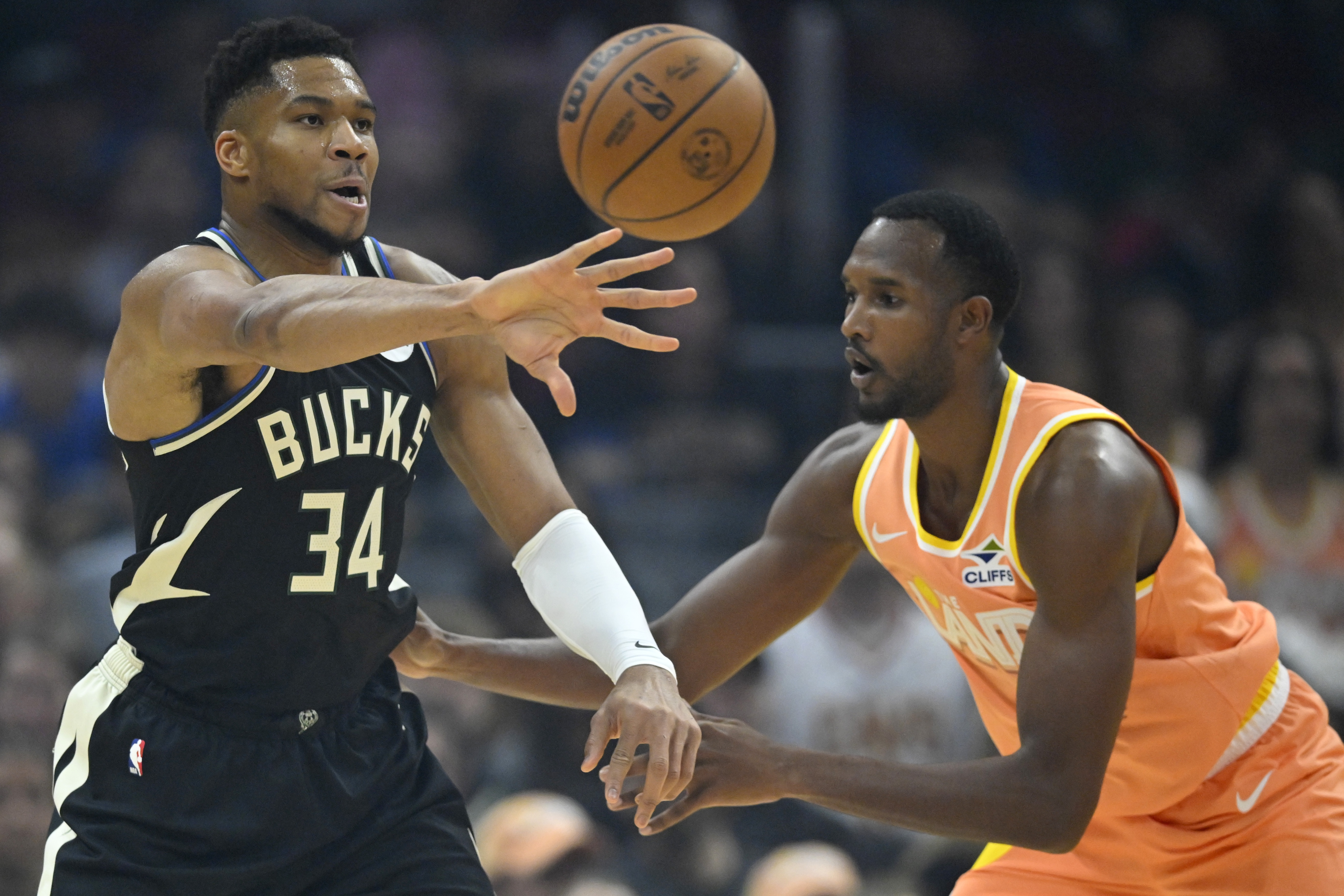 前NBA球员蒂格谈字母哥转会：我早预言雄鹿将受影响