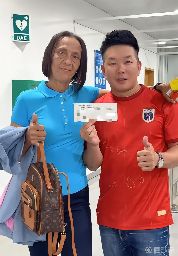 佛得角华商林杰分享足球情缘：沃齐尼亚成当地英雄，足球文化深入人心