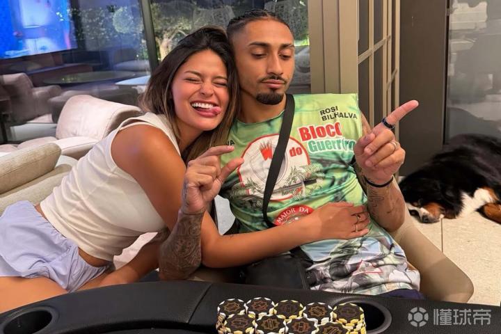 拉菲尼亚妻子辟谣财务传闻：谈论经济状况荒谬，有钱反被指没品