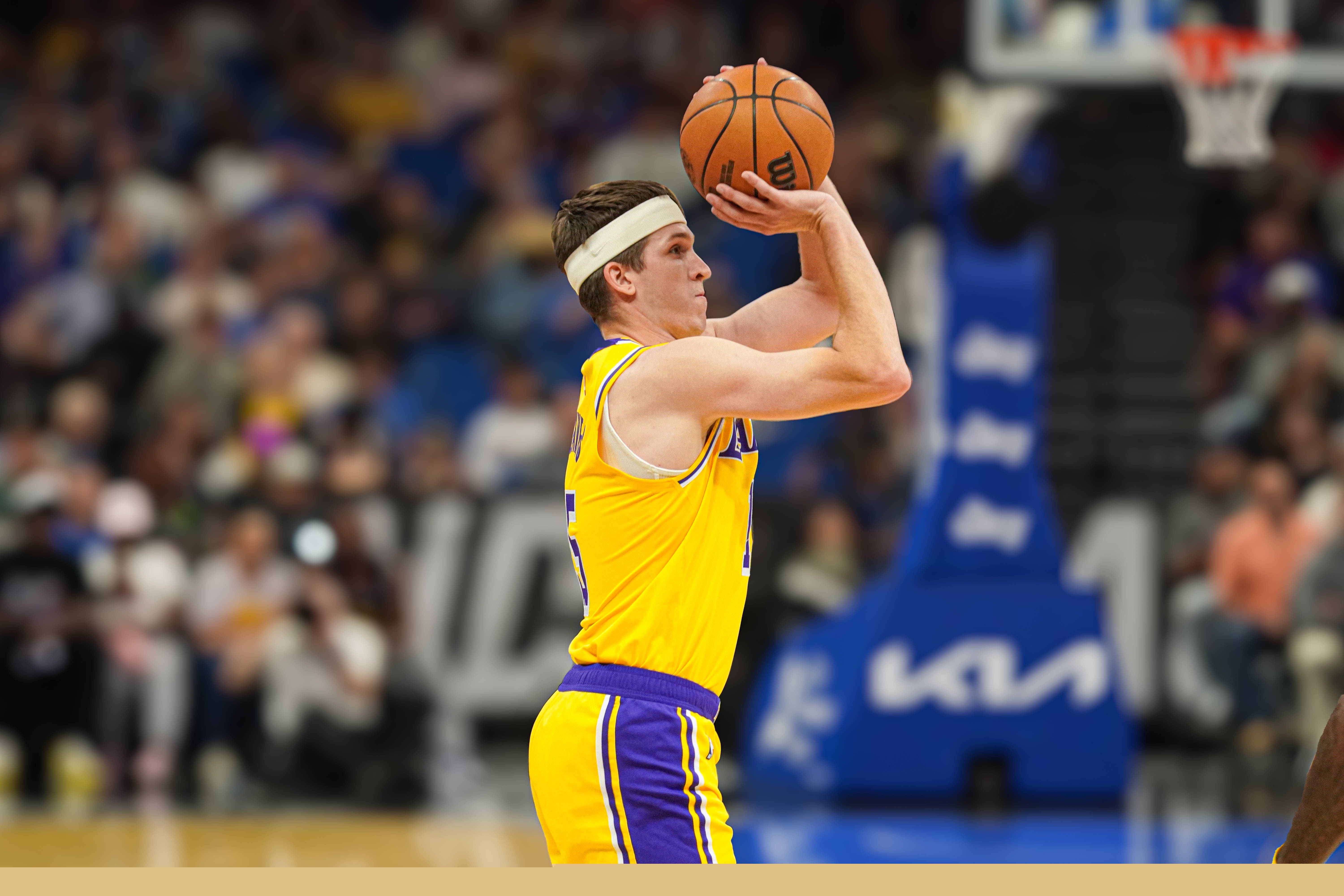 湖人队签下里夫斯，NBA落选秀最大合同诞生，价值1.85亿美元