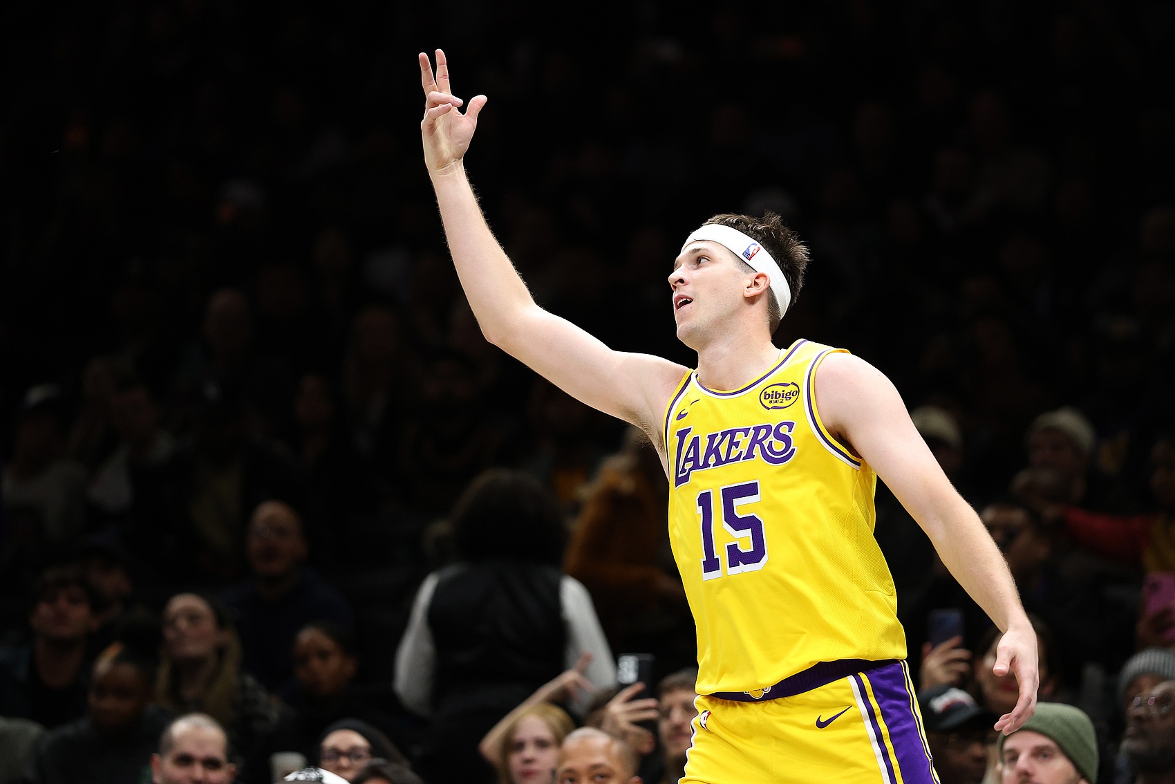 湖人后卫里夫斯新合同解析：下赛季薪资将位列NBA后卫第16