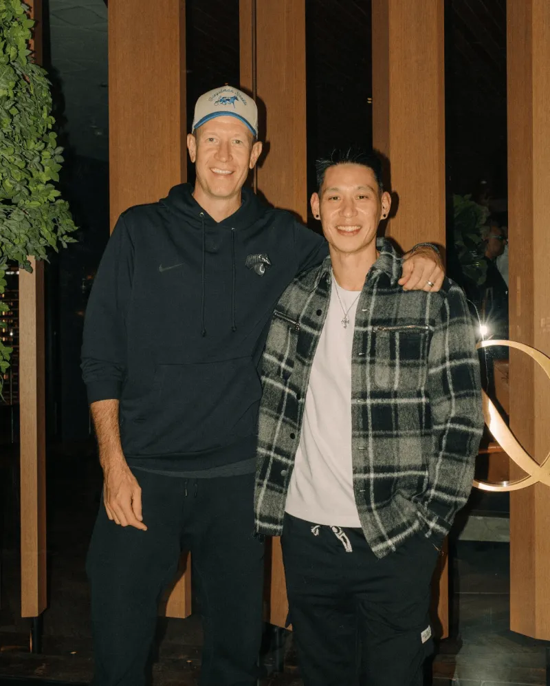 诺瓦克晒出和林书豪合影，两人将一同观战尼克斯总决赛G3&G4