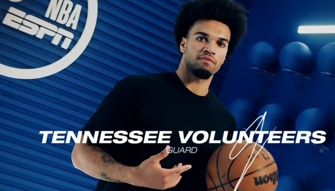 马刺队在NBA选秀次轮以42号签选中田纳西大学控卫贾科比·吉莱斯皮