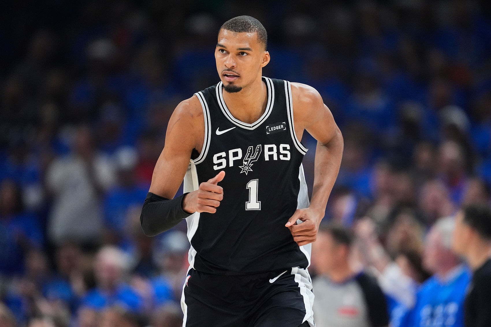 A·史密斯称赞文班亚马：法国乔丹，NBA的门面与票房明星