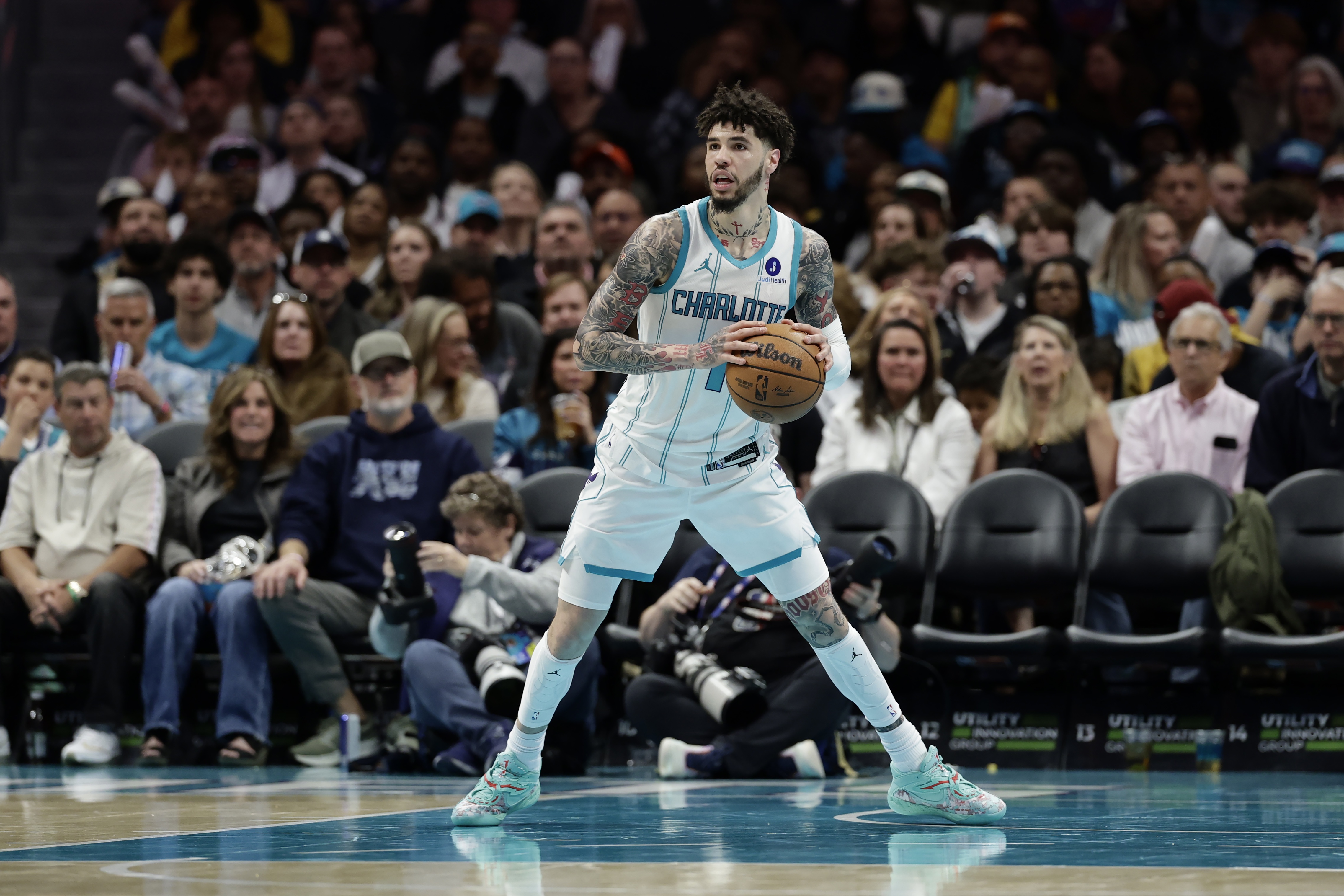 黄蜂放弃三球，转手森林狼：ESPN名记揭示交易背后原因