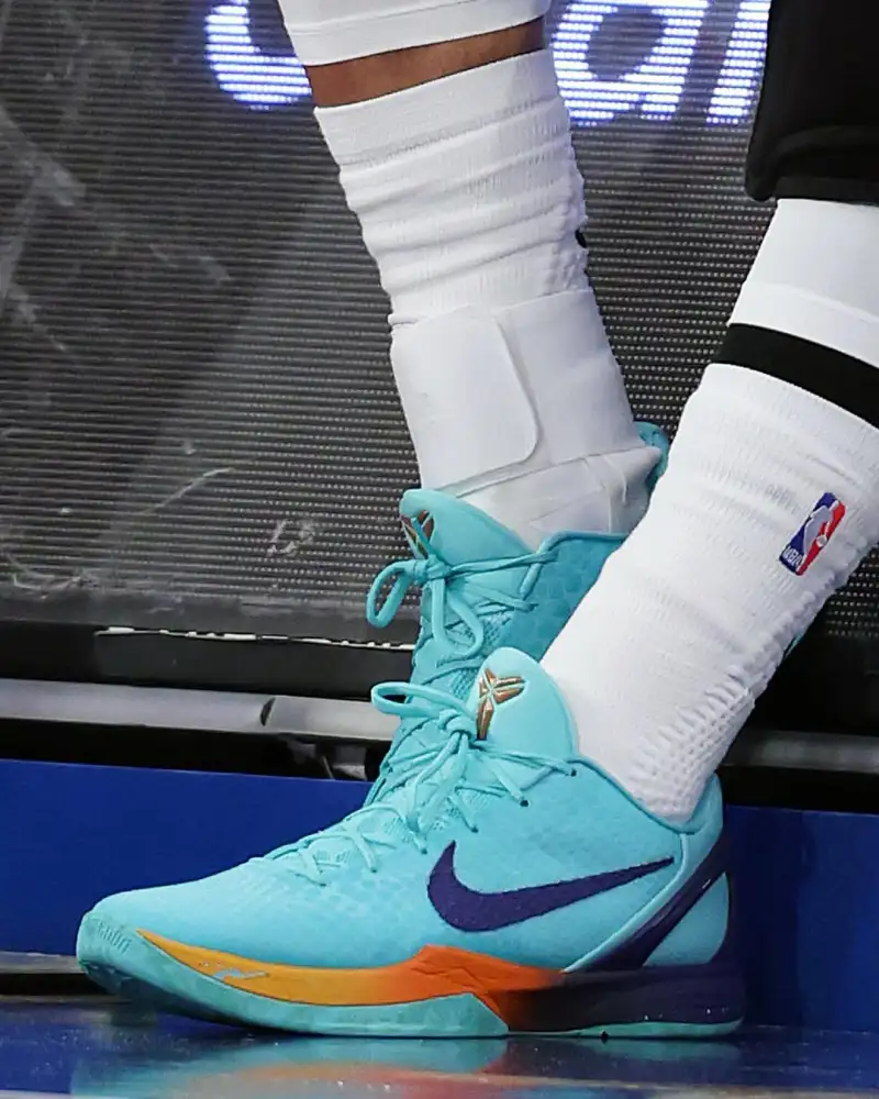 布伦森穿着Kobe6，空砍32分5篮板5助攻