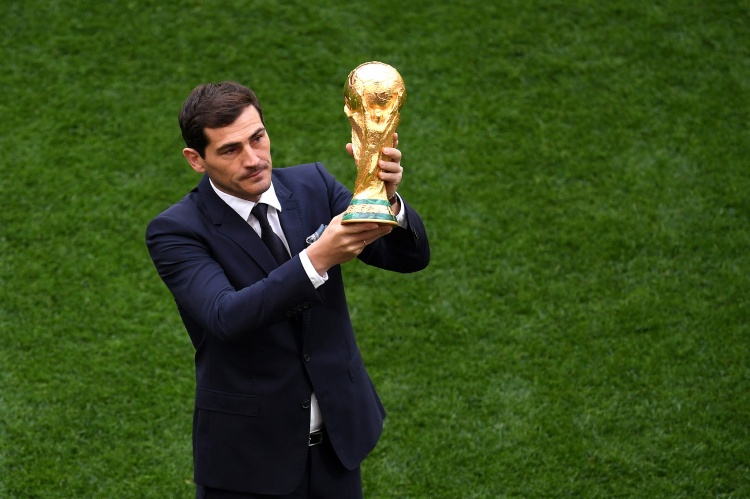 世界杯传奇归来：FIFA邀请卡西等名宿助阵西班牙关键战