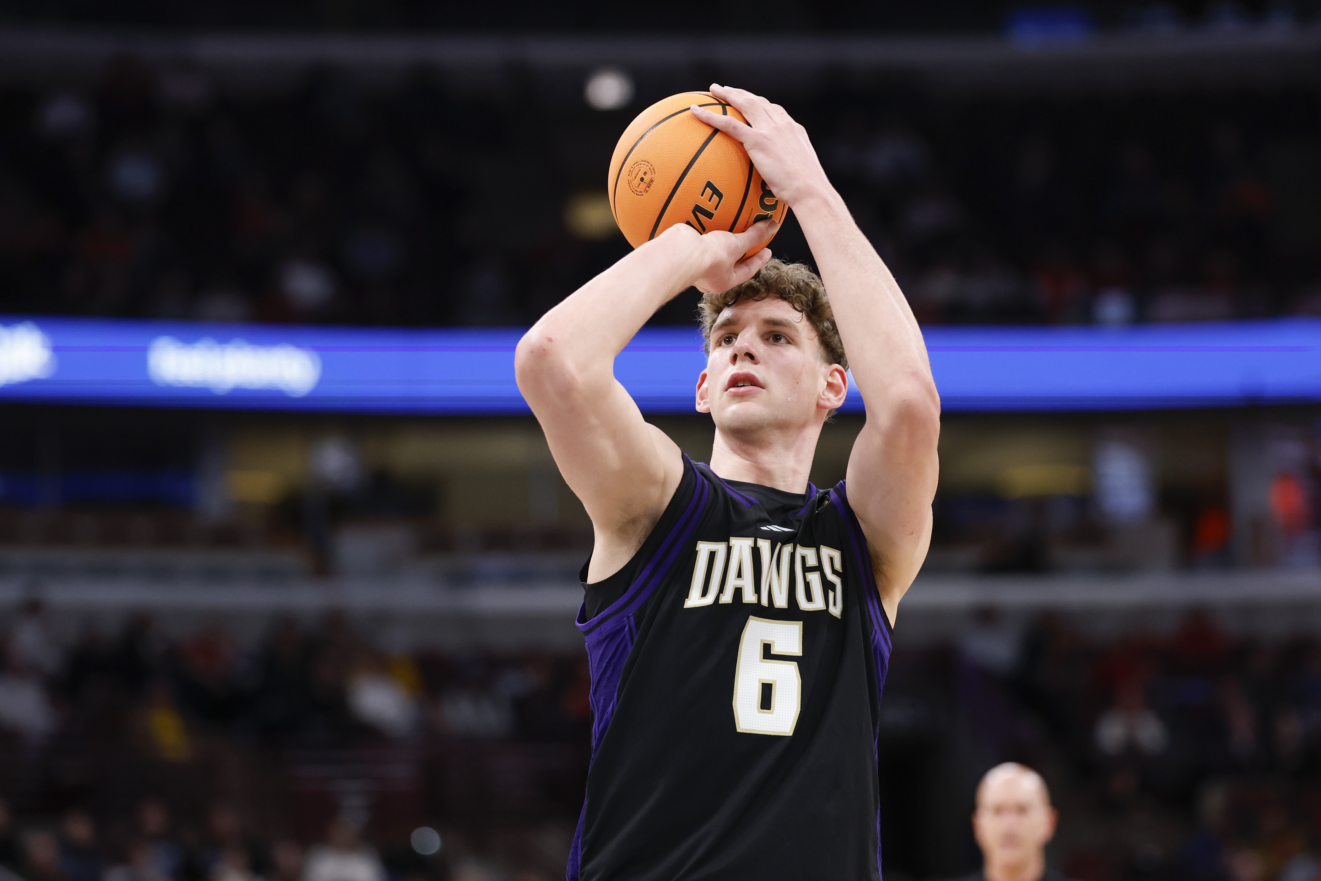 NBA分析师对黄蜂选秀赞不绝口 施泰因巴赫内线表现惊艳