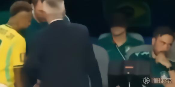 内马尔替补登场时安切洛蒂摇头引争议，助教亲自澄清