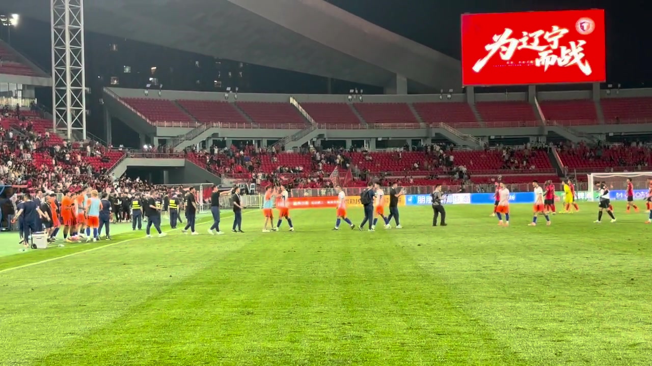远征军热情互动！泽卡助力泰山客场大捷后高喊‘we are one’