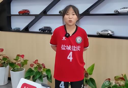 盐城11岁女孩刘舒婴成为2026美加墨世界杯唯一中国持球球童