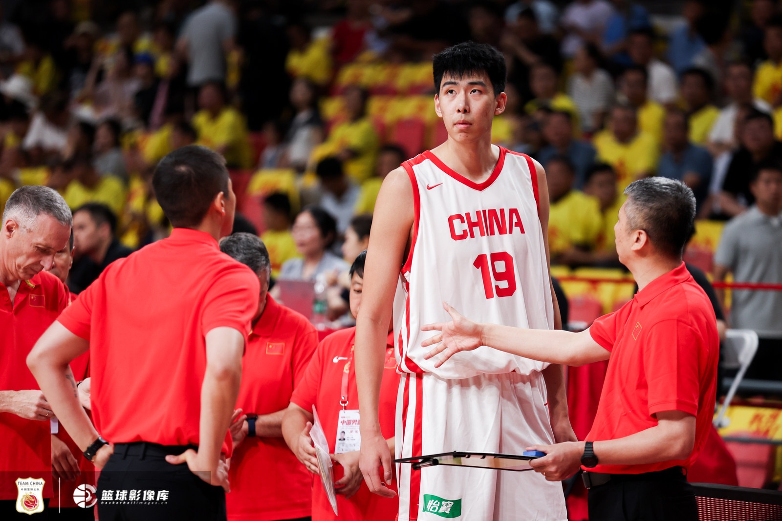 媒体人：中国男篮集训队老中青3代搭配 年龄结构合理开始逐步换血