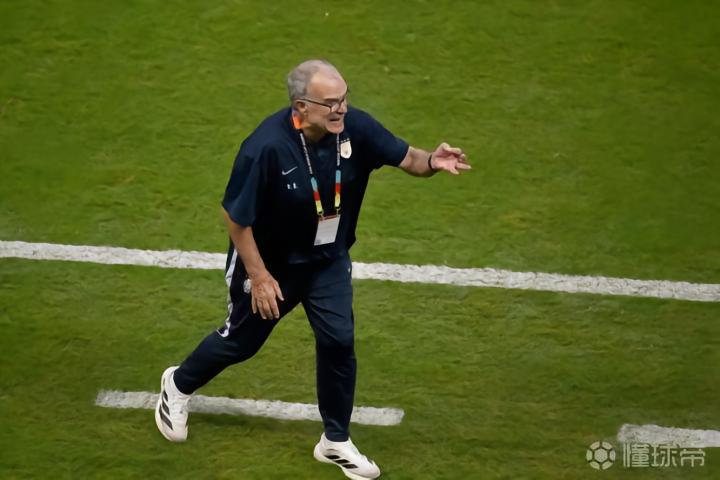 迭戈-卢加诺炮轰贝尔萨：乌拉圭足协错误至极