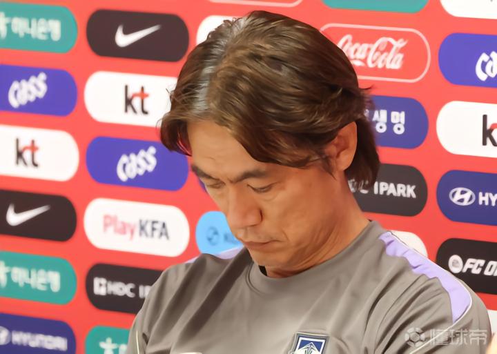 韩国国家队主教练洪明甫在瓜达拉哈拉宣布辞职