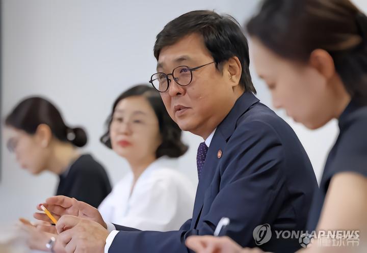 崔辉永部长下令对足协进行专项审计，结果将向公众透明公开