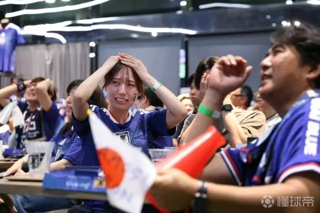 日本球迷见证希望之光：尽管败北，日本队努力赢得尊重