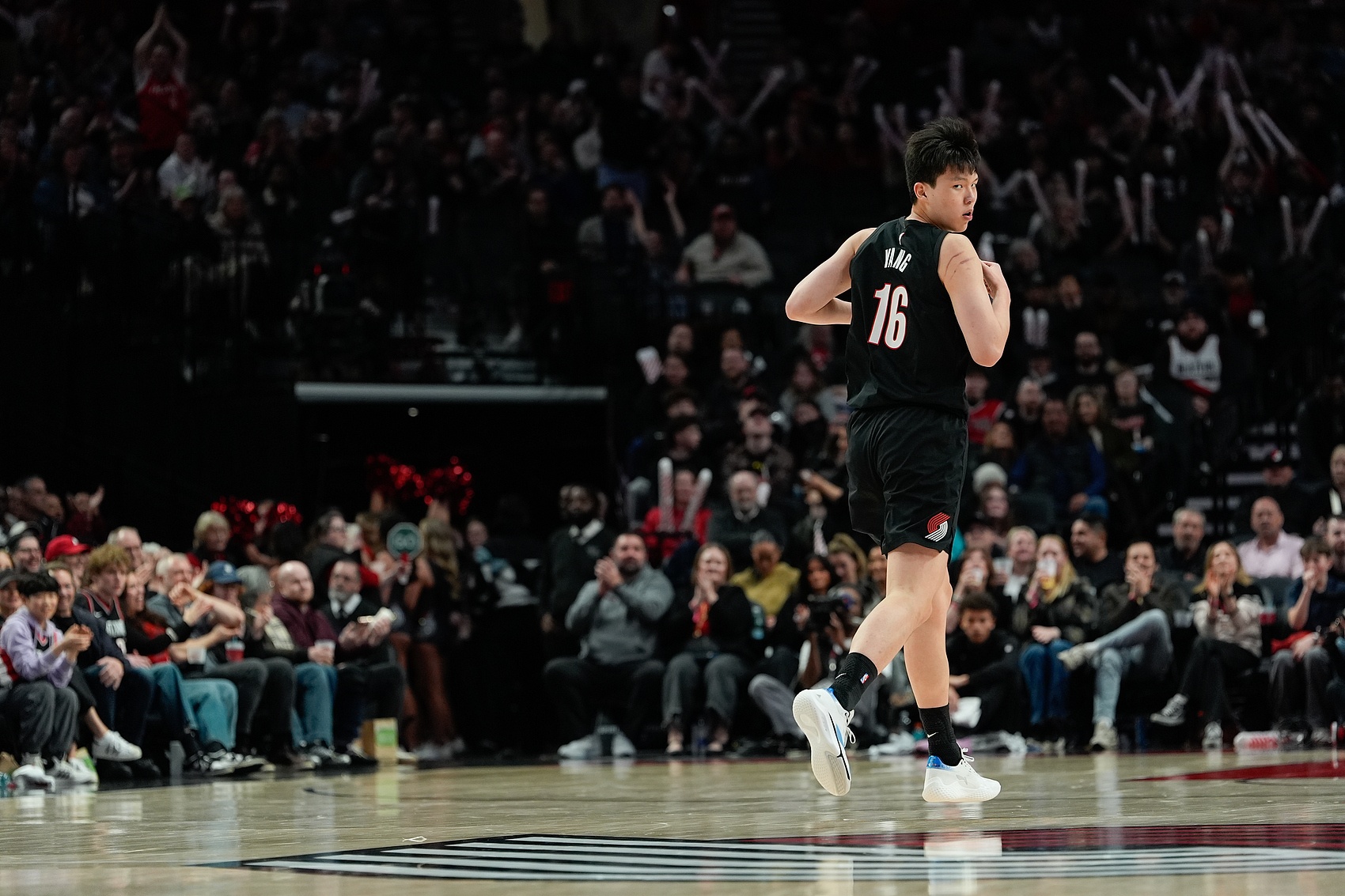 媒体分析：开拓者续约罗威，球队需运动型45号位，杨瀚森NBA前景堪忧