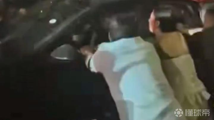 悲剧！墨西哥世界杯庆祝活动撞人司机不幸去世