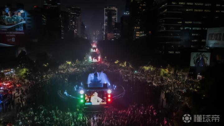 墨西哥庆祝活动悲剧：两人因窒息身亡