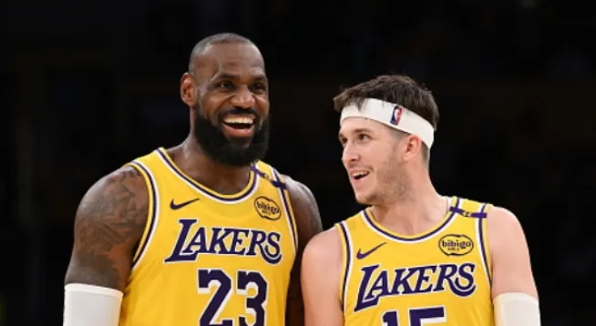 詹姆斯宣布续约NBA，里夫斯社交平台深情告别