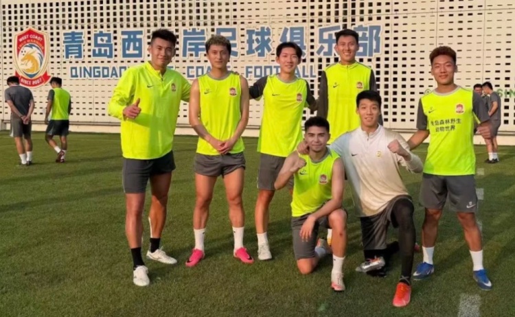 青岛西海岸足球俱乐部迎来新援：20岁青岛籍球员金世明加盟
