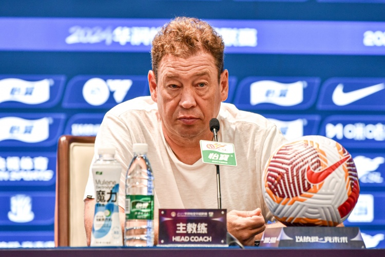 斯卢茨基透露特谢拉回归申花主场战浙江，伤病问题尚未完全解决