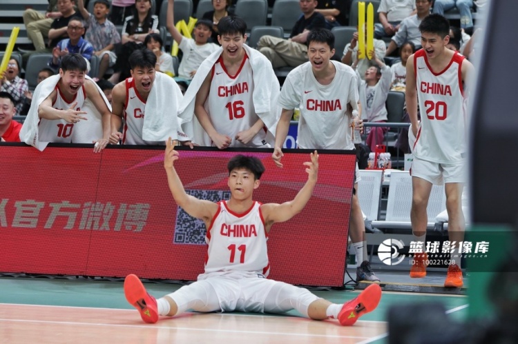 张淳智展现卓越实力，率中国U17男篮逆转新西兰U17