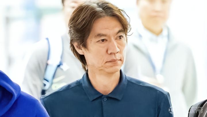 前韩国队主教练洪明甫机场辟谣内讧传闻