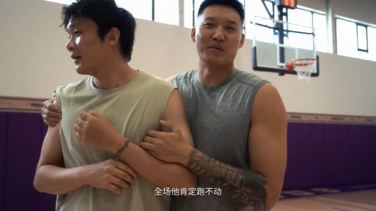 丁彦雨航晒4V4球局VLOG，曾繁日调侃丁哥跑不动，管子煜希望成为对手