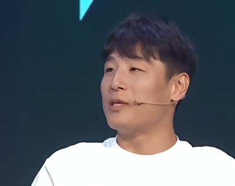 武磊泪洒镜头，感慨球迷熬夜支持：在欧洲效力时，3分钟亮相引全球关注