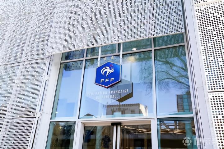 法国足协对姆巴佩遭受种族主义攻击事件表态，将采取法律行动