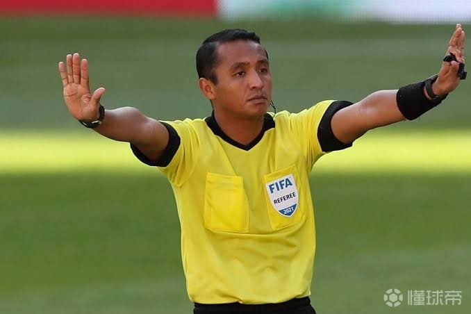 2026年世界杯：伊万-巴顿担任瑞士哥伦比亚对决主裁，执法记录亮眼