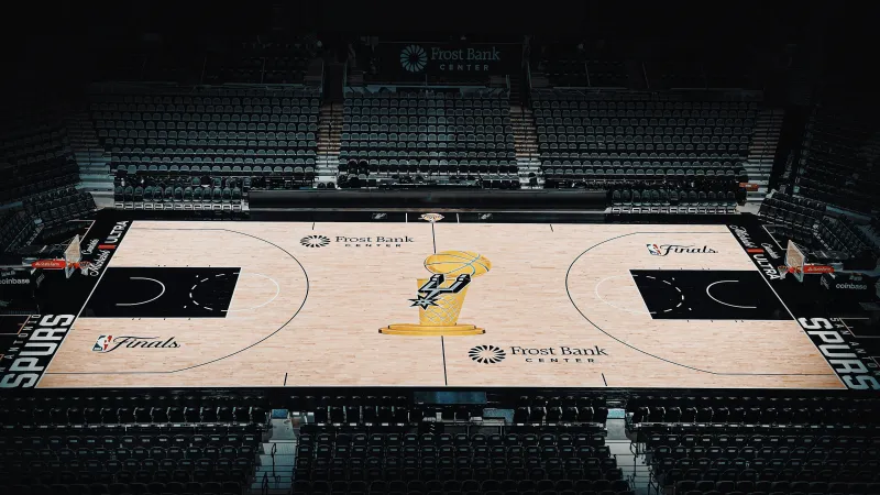 经典回归！NBA官方晒出马刺总决赛主场地板：一切准备就绪