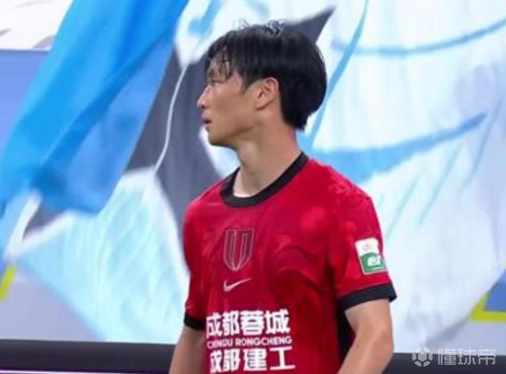 成都蓉城球员杨明洋揭秘偶像：无单一崇拜者，青睐众多足球巨星