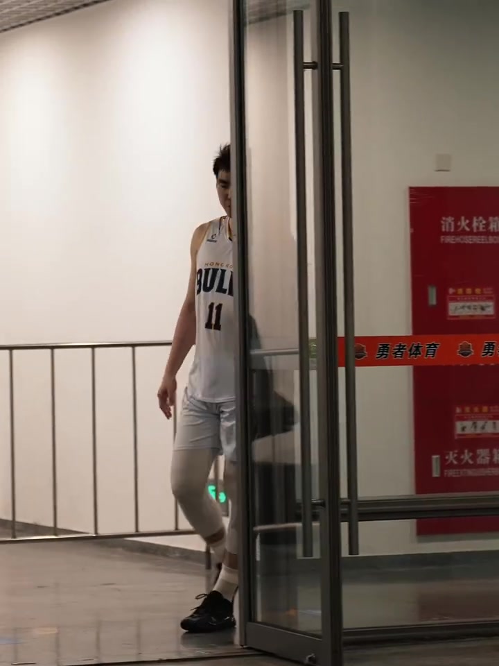 季后赛三分命中率40%+是什么体验？他就是永远可以信任的卢艺文！